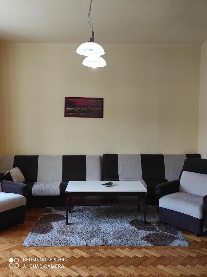 Anna Apartmanok Pécs Esterno foto