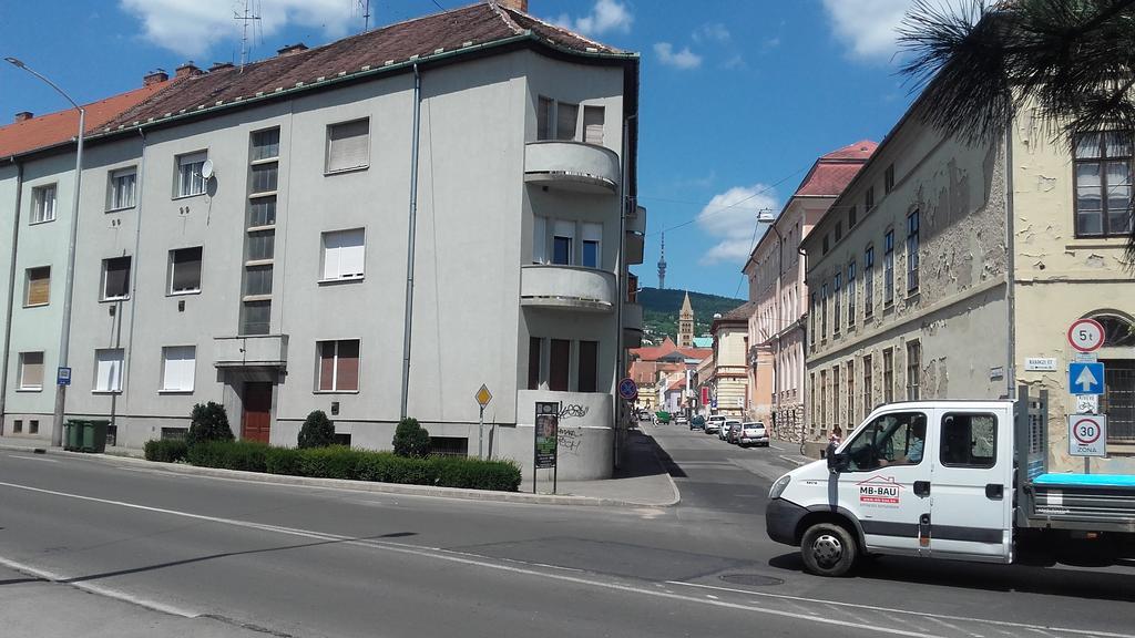 Anna Apartmanok Pécs Esterno foto