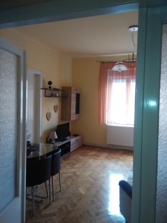 Anna Apartmanok Pécs Esterno foto