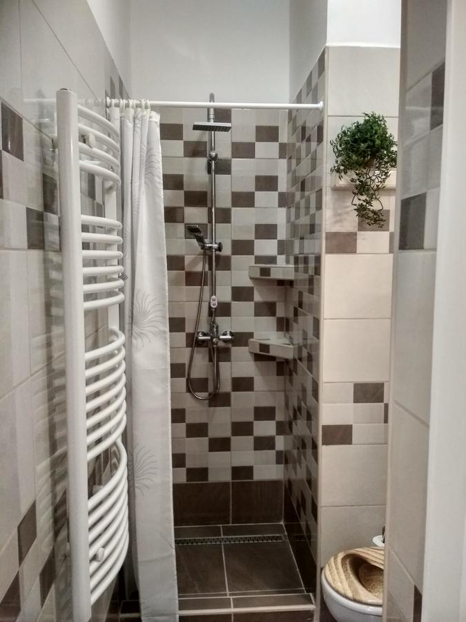 Anna Apartmanok Pécs Esterno foto