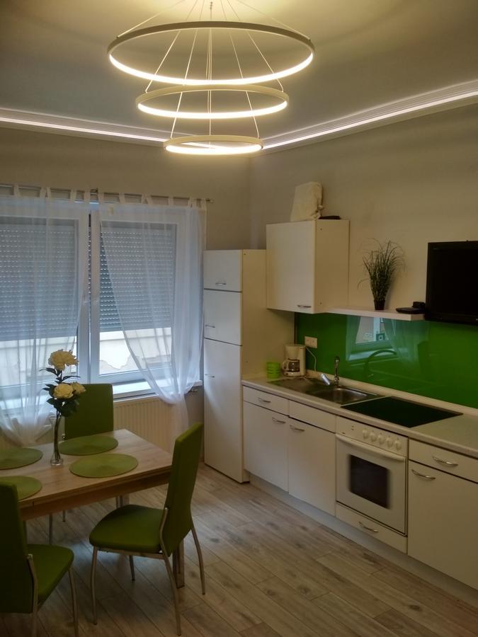 Anna Apartmanok Pécs Esterno foto